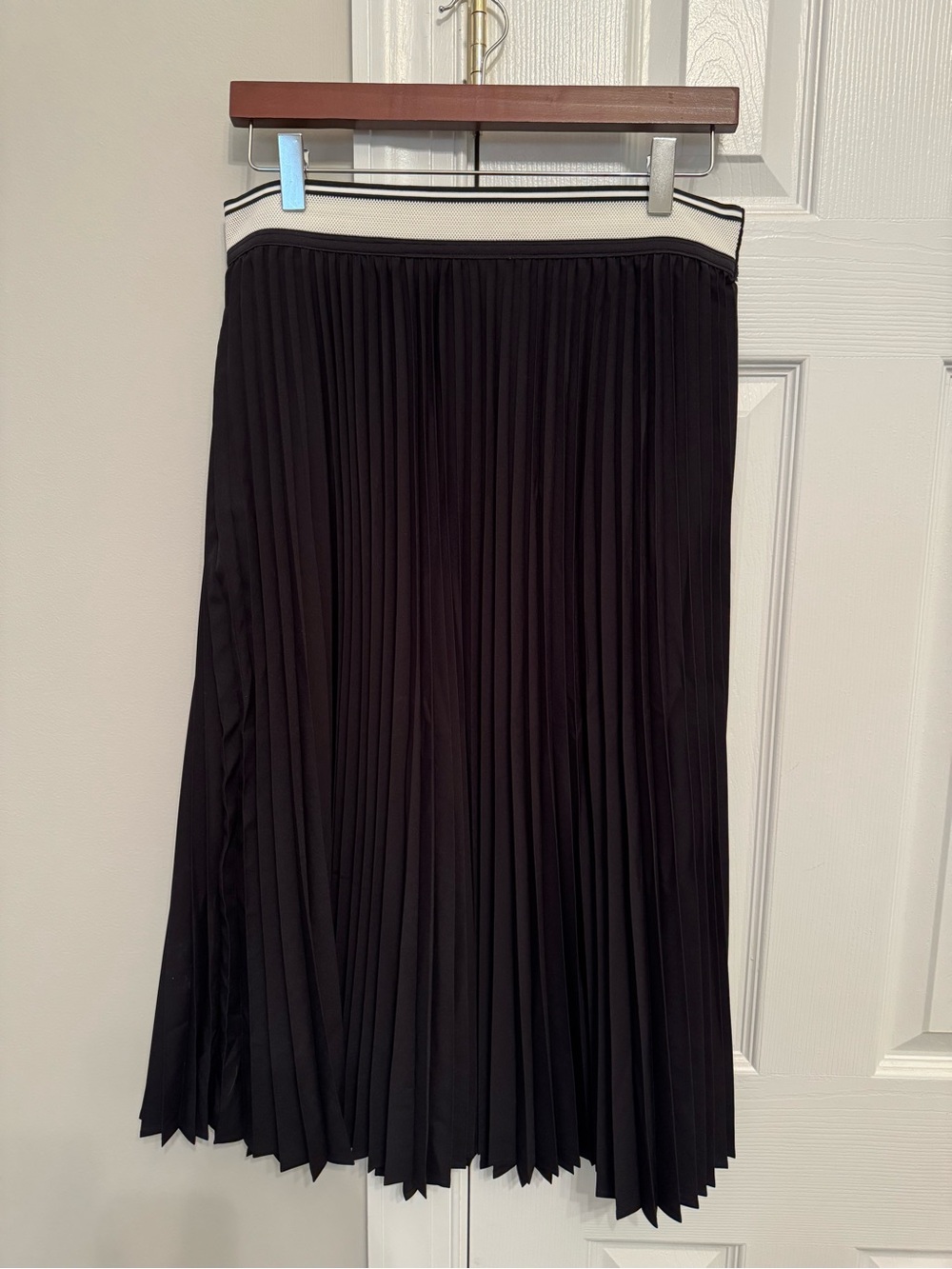 Old Navy Black Pleated Midi Skirt